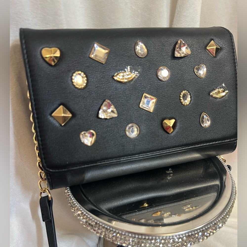 🖤🖤NWT-BETSEY JOHNSON GORGEOUS @Sybil” Crossbody With Studs And Gems🖤🖤